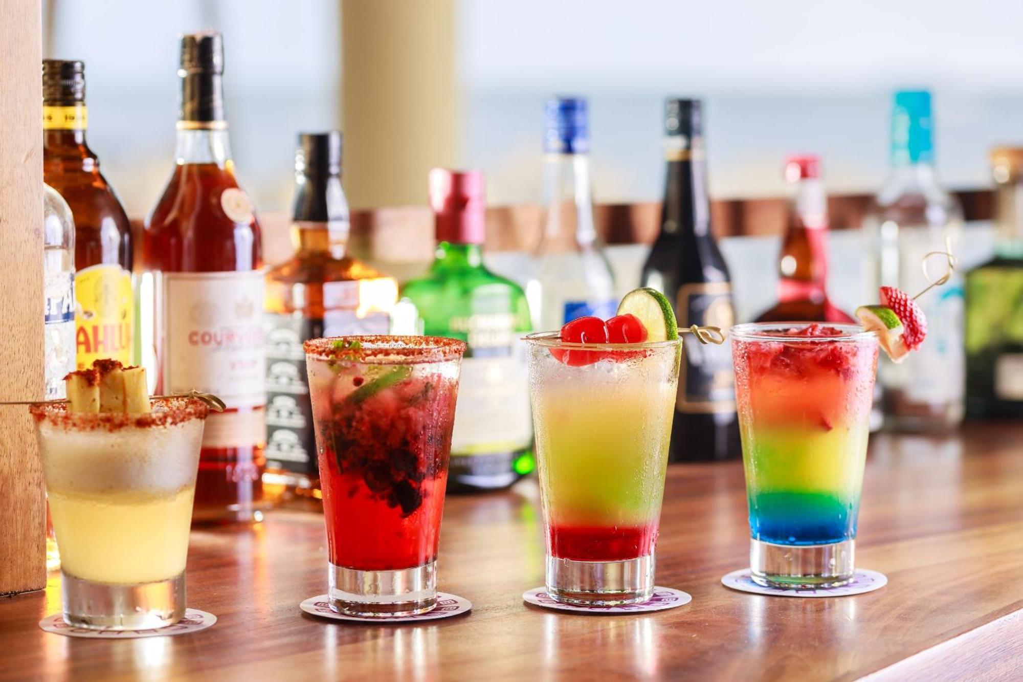 Camino Real Veracruz Zewnętrze zdjęcie A selection of cocktails